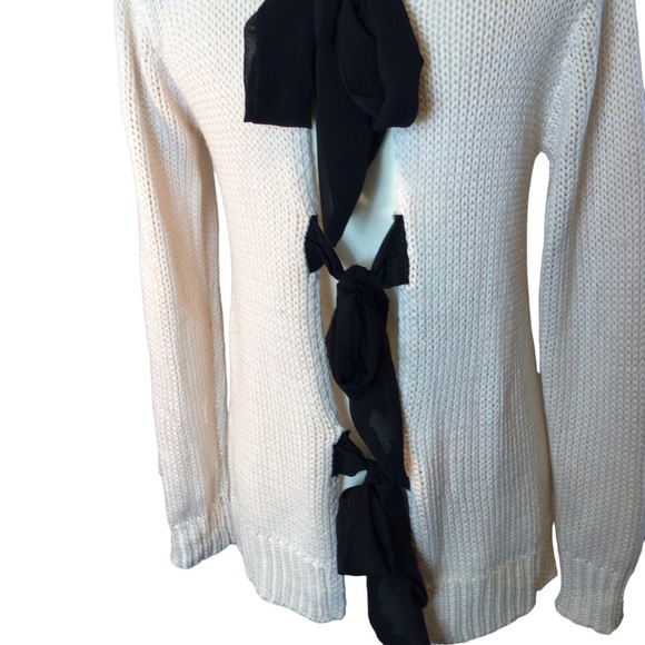 On The Road Split back Bow sweater size S/M - Picture 5 of 10